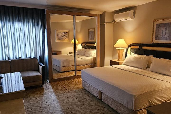 Room 44 of 116