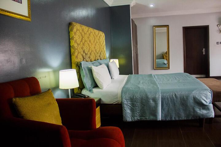 Room 4 of 18