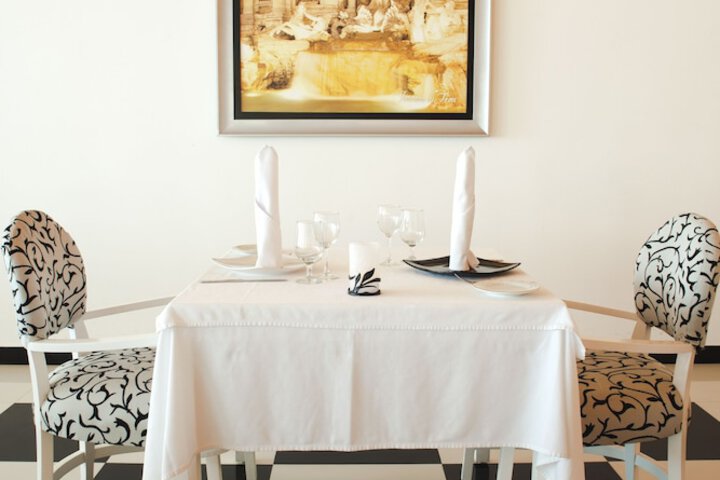 Dining 28 of 95
