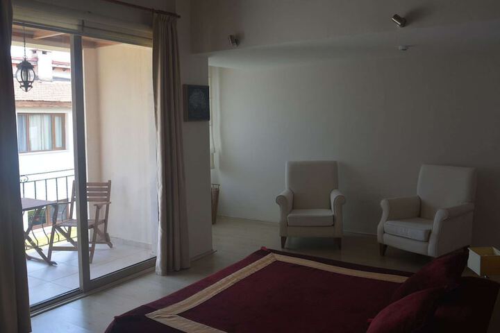 Room 7 of 16