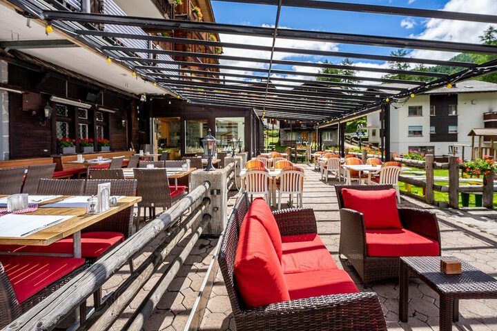 Sundeck 49 of 53