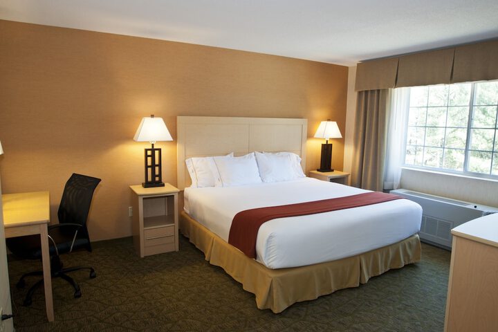 Standard King Bed Accessible (8 of 13)