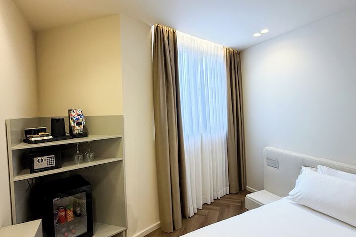 Room 42 of 104