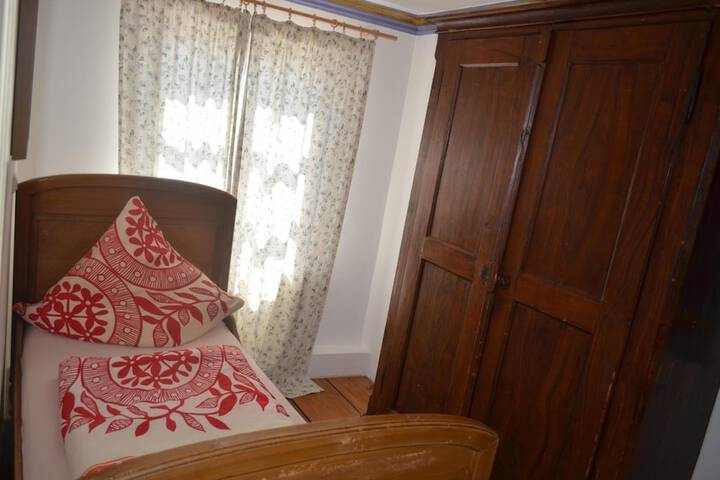 Room 6 of 52