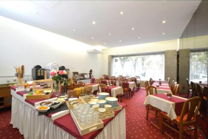 Breakfast area