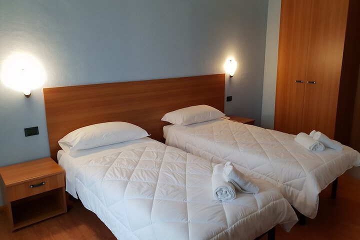 Room 10 of 40