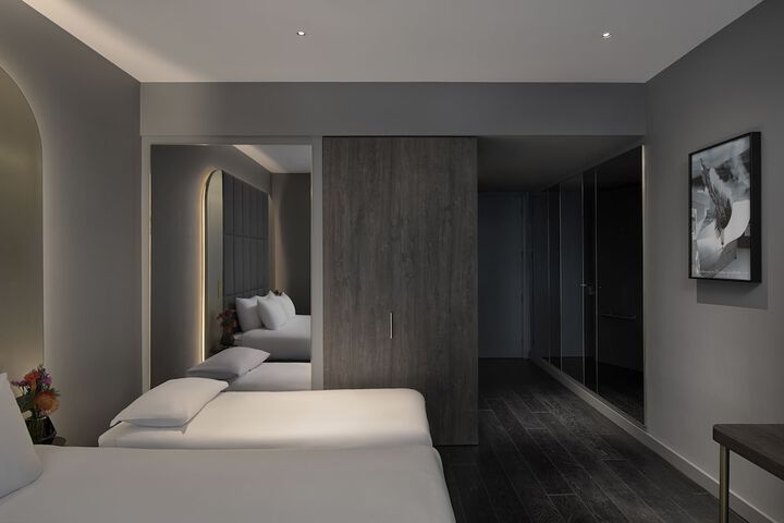 Room 13 of 90
