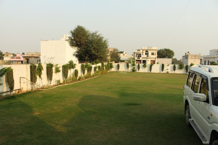 Hotel Exterior 21 of 27