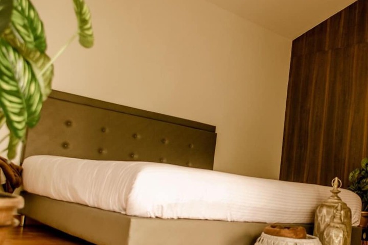Room 2 of 20