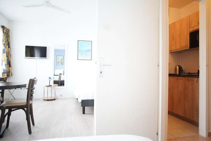 Room 28 of 83