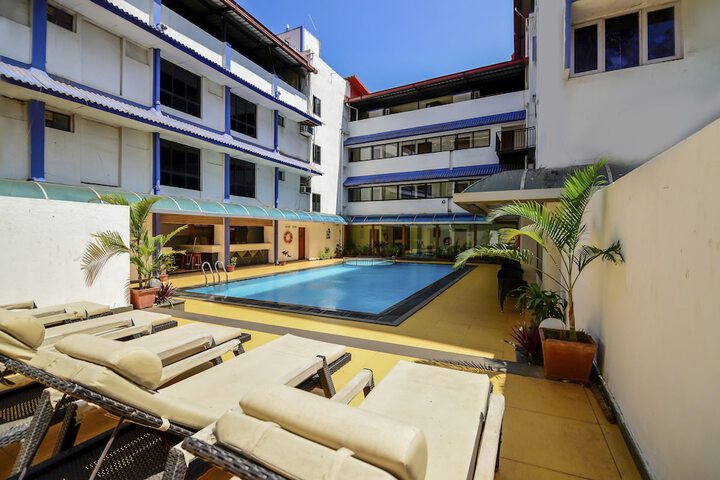 Hotel Pool