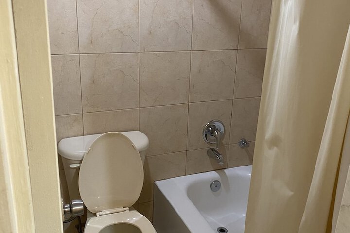 Room 6 of 10
