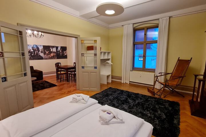 Room 15 of 174