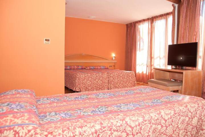 Room 35 of 63