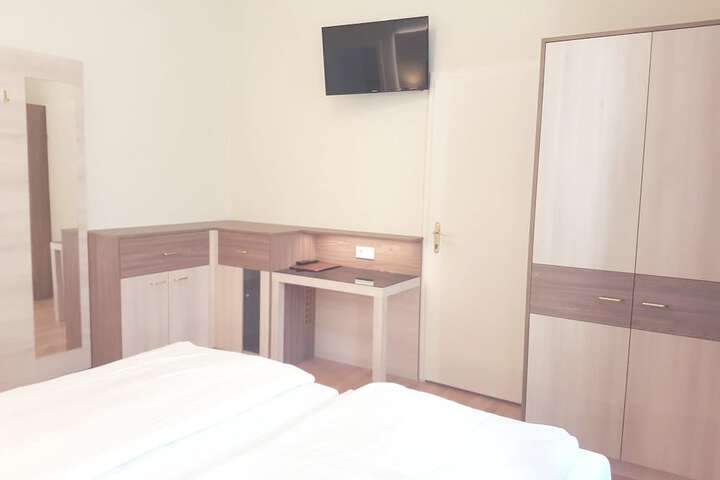 Room 53 of 133