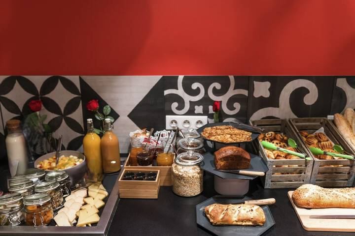 Breakfast/Coffee Service 106 of 160
