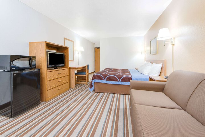 1 King Bed (4 of 13)