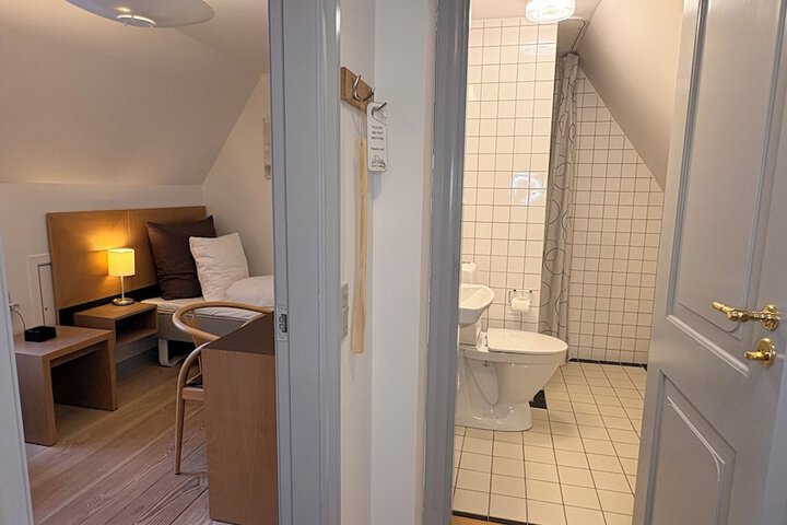 Room 14 of 62