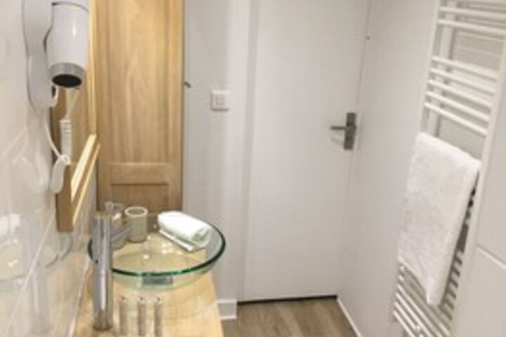 Room 3 of 22