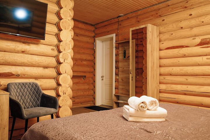 Room 4 of 27