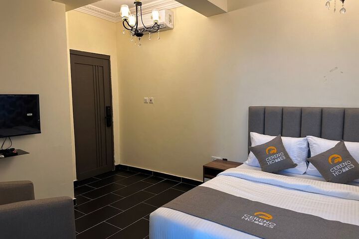 Room 6 of 16