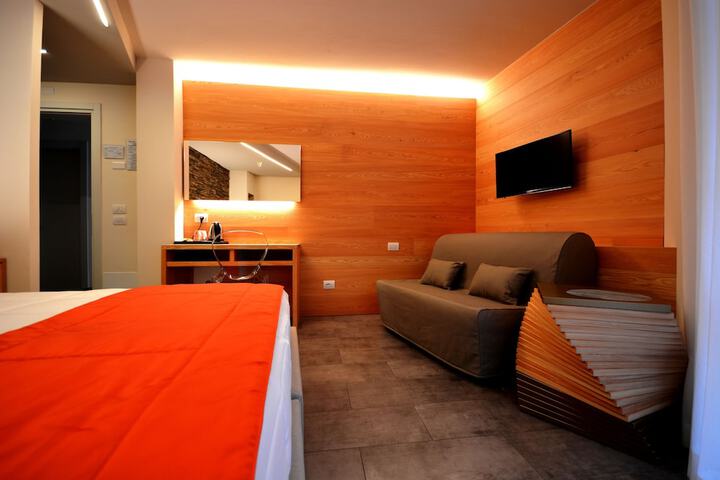 Room 8 of 43