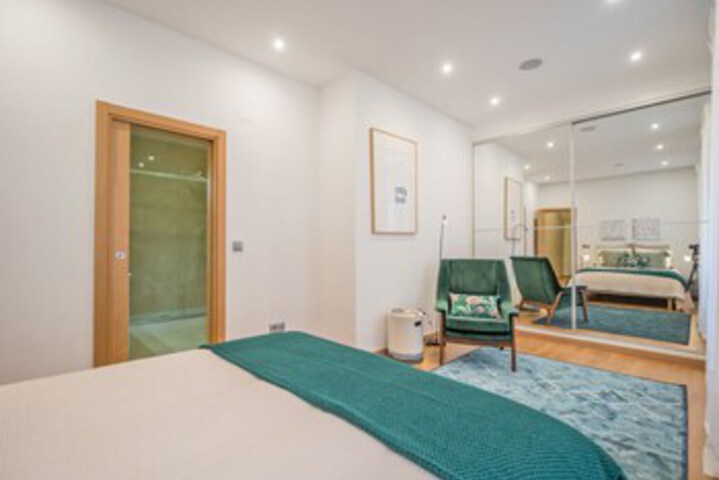 Room 40 of 60