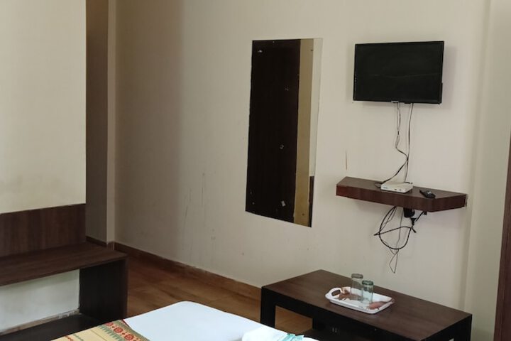 Room 10 of 37