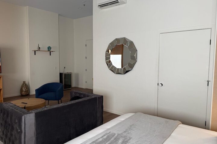 Room 18 of 153