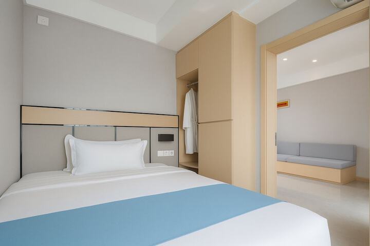Room 4 of 43