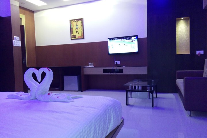 Room 4 of 17
