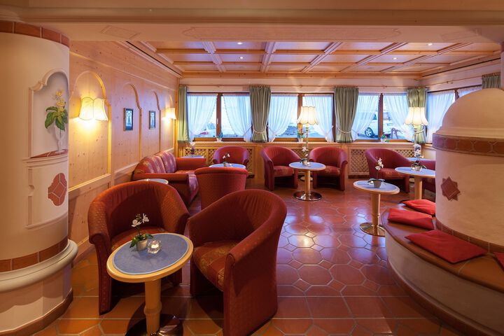 Lounge 39 of 50