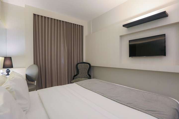 Room 28 of 46