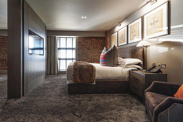 Room 5 of 43