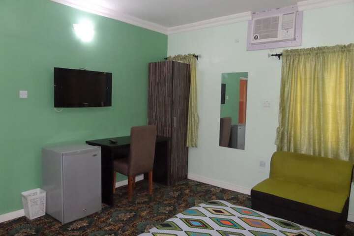 Room 7 of 9
