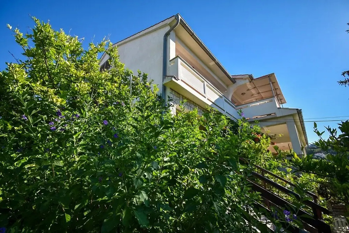 Frane With Garden A1