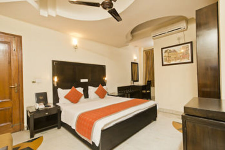 Room 18 of 25