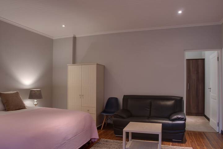 Room 9 of 170