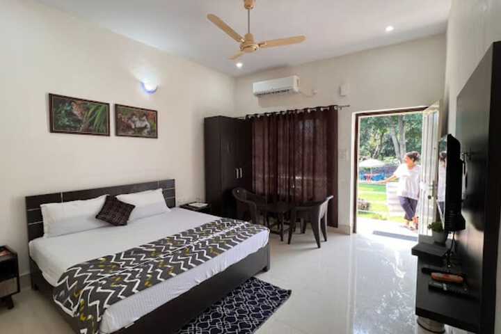 Room 13 of 26
