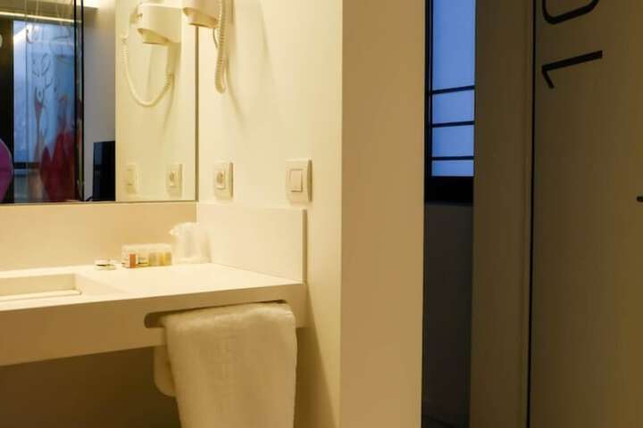 Room 4 of 13