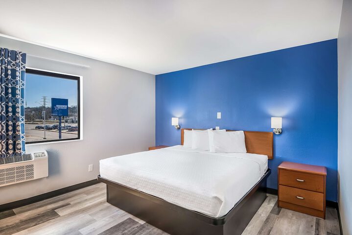 Standard | King Bed (1 of 5)