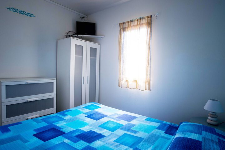 Room 2 of 65