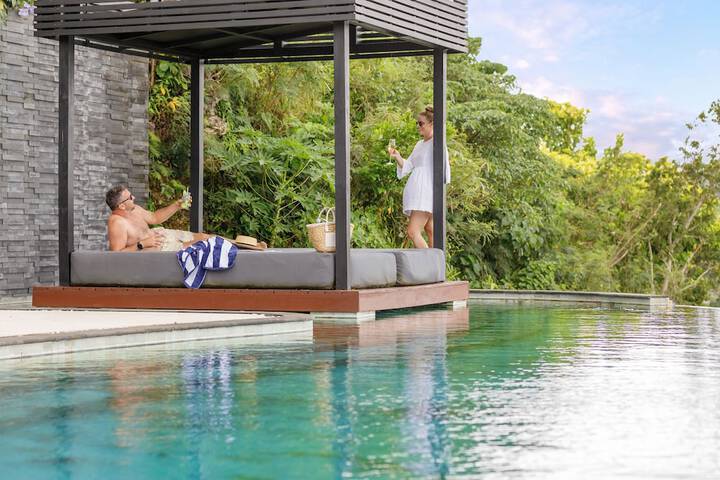Pool Hotel
