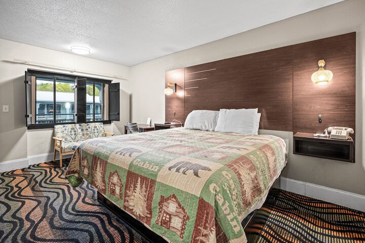 1 King Bed (10 of 30)
