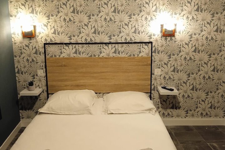 Room 6 of 15