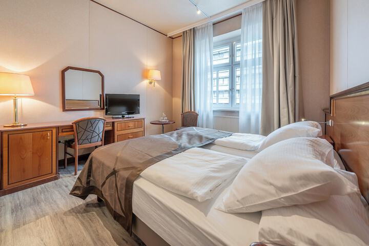 Room 44 of 104