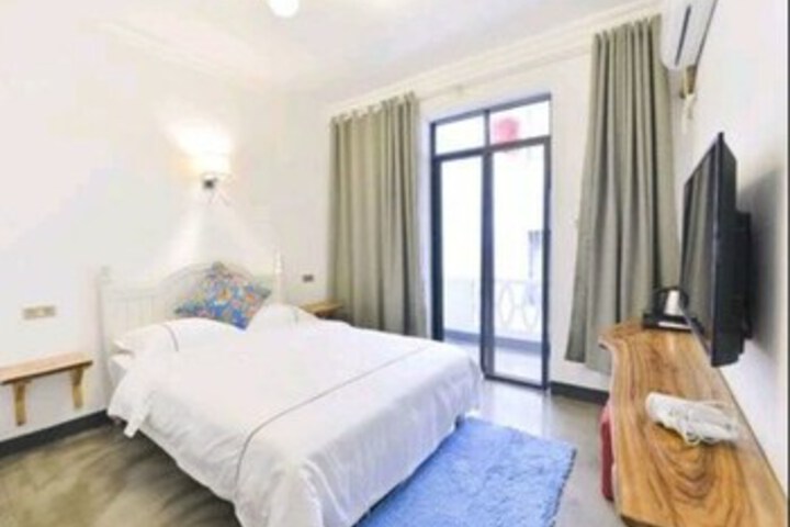 Room 8 of 19