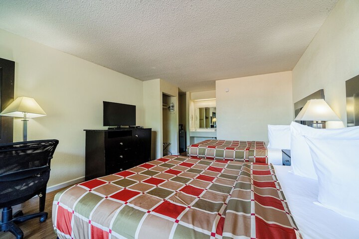 Room 14 of 87