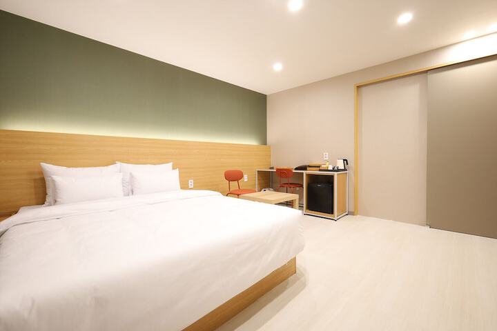 Room 14 of 62