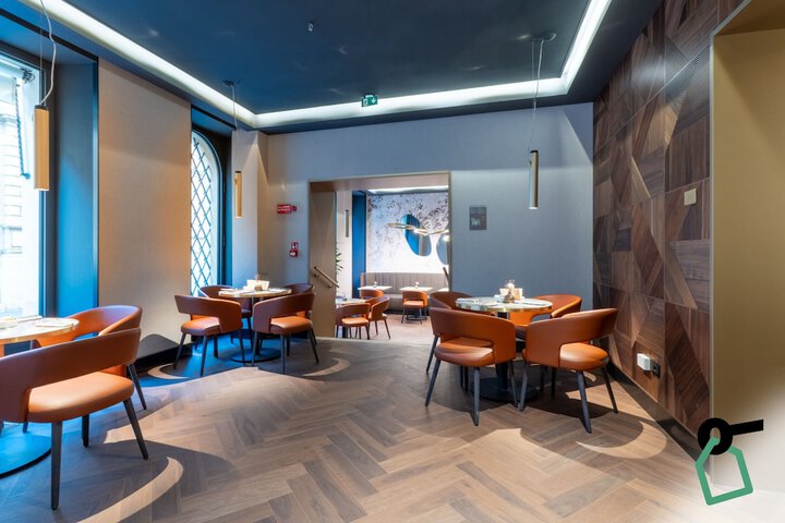 Lounge 44 of 50